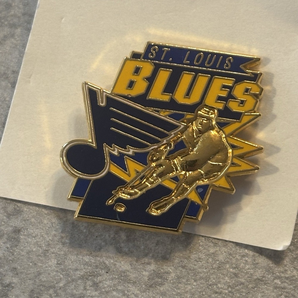 Vintage St Louis Blues Logo Hockey pin Flash Player NHL 90s CCM